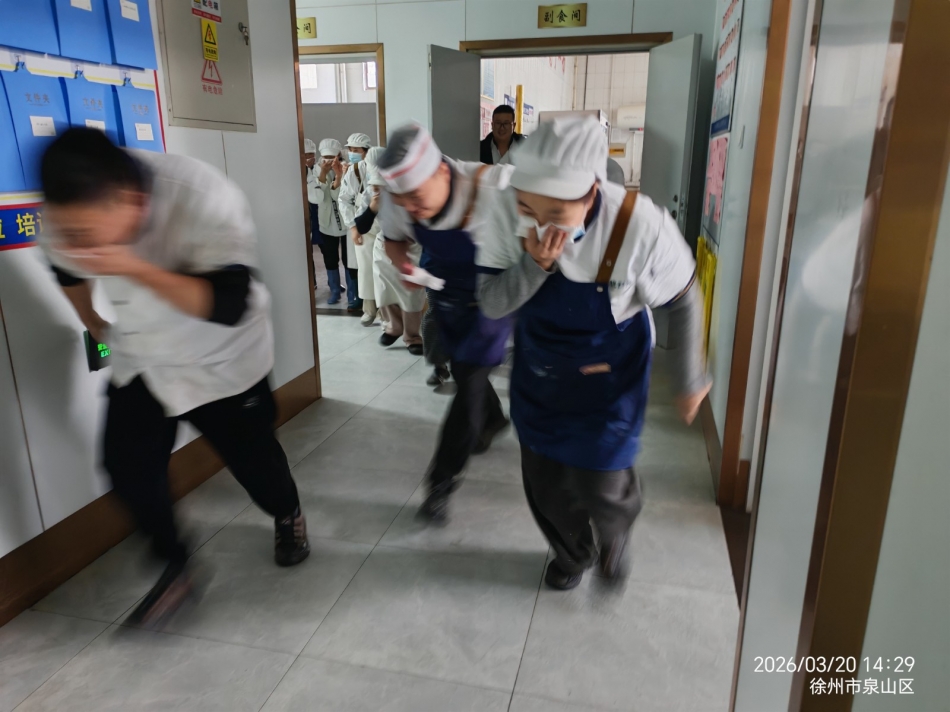 筑牢食堂安全防线 守护校园平安稳定